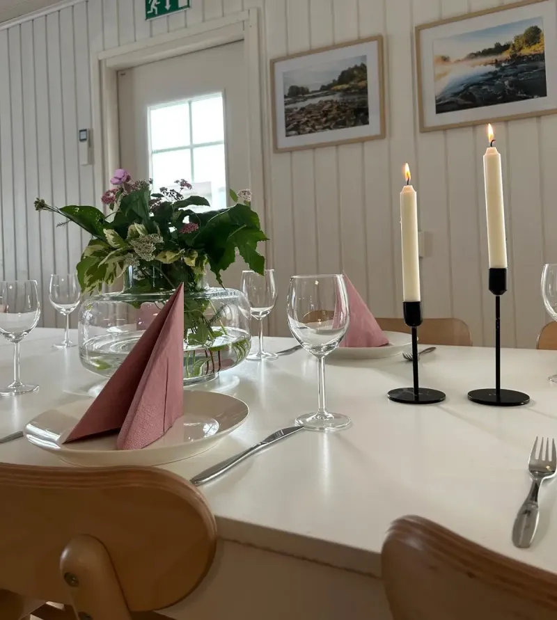 Juhlapöydän kattaus